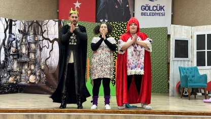 Gölcük’te çocuklar tiyatroyla buluştu