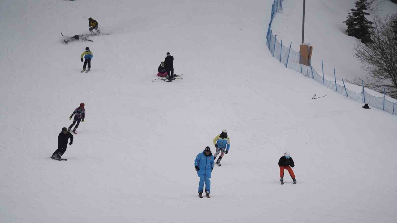 Ilgaz Dağı’na kayakseverler akın etti