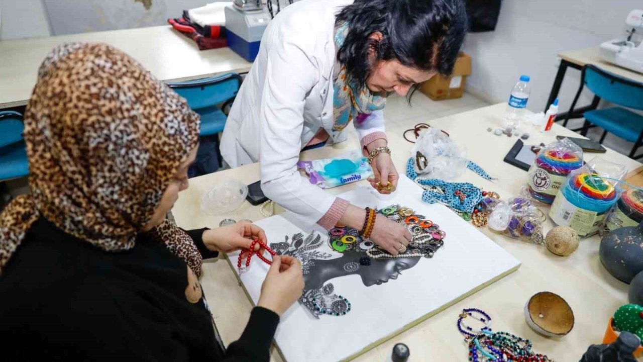 İlkadım’da atık malzemeler el emeğine dönüşüyor