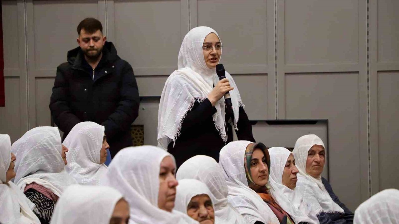 Karabüklü kadınlardan Başkan Güneş’e yöresel kıyafetli destek