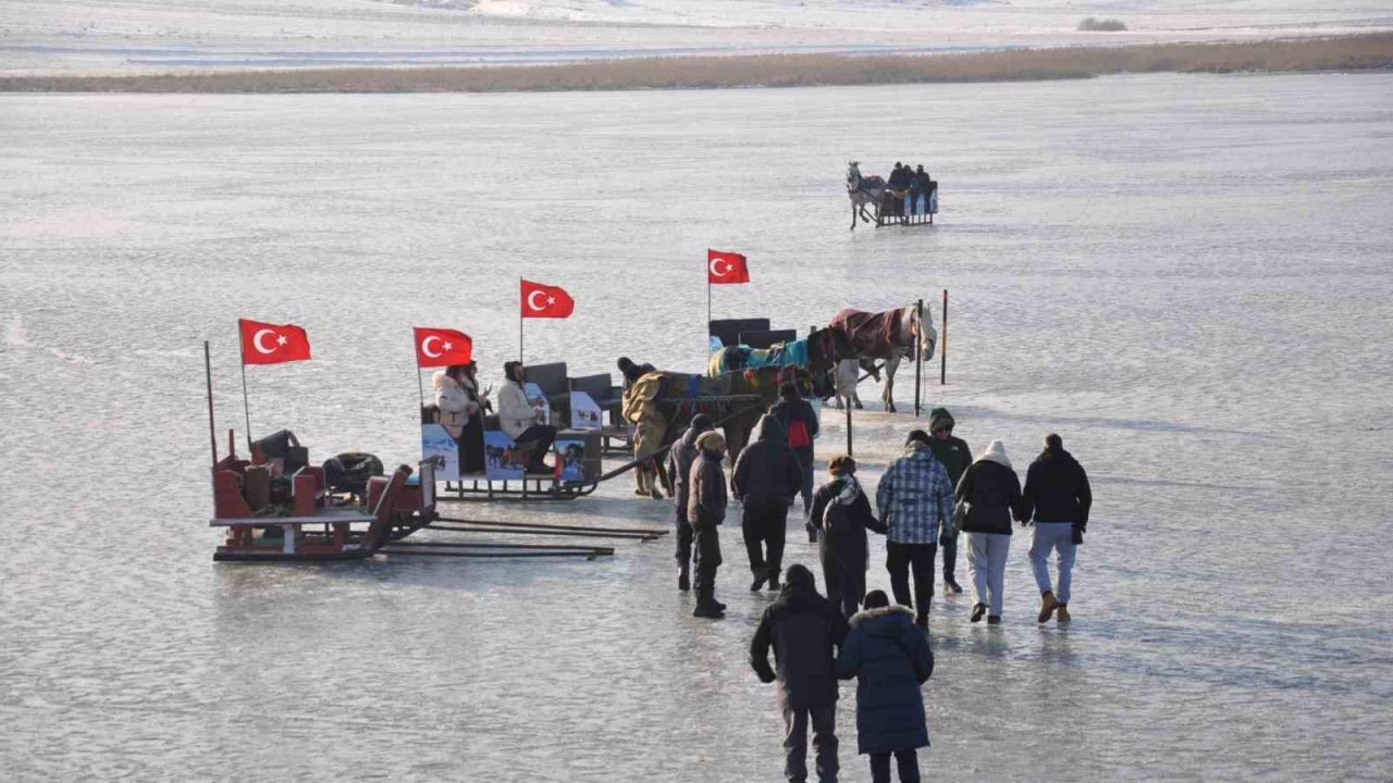 Kars’ta Çıldır Gölü Buz Şenliği heyecanı