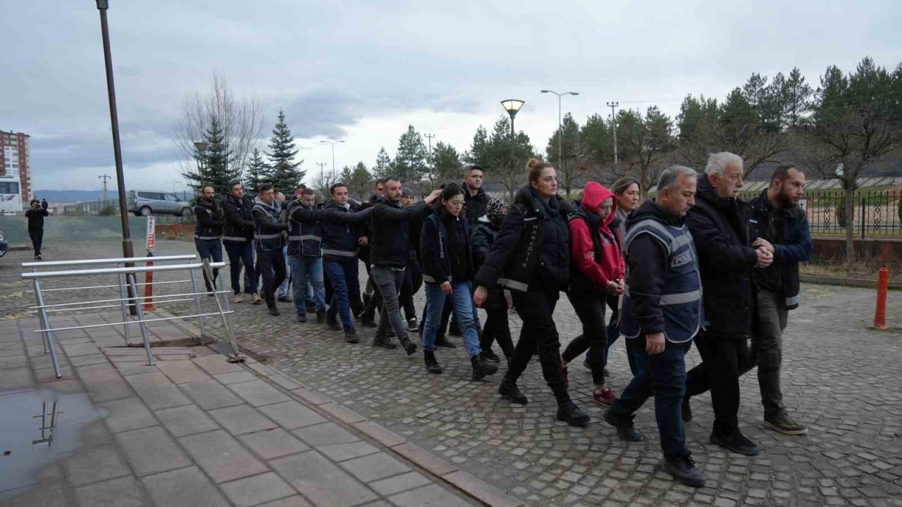 Kastamonu’da uyuşturucu operasyonunda yakalanan 12 şüpheli adliyeye sevk edildi