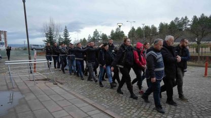Kastamonu’da uyuşturucu operasyonunda yakalanan 12 şüpheli adliyeye sevk edildi