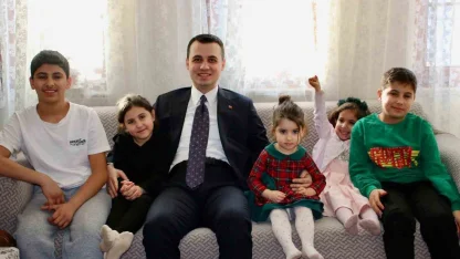 Kaymakam Alpay’dan depremzede aile ile bir araya geldi