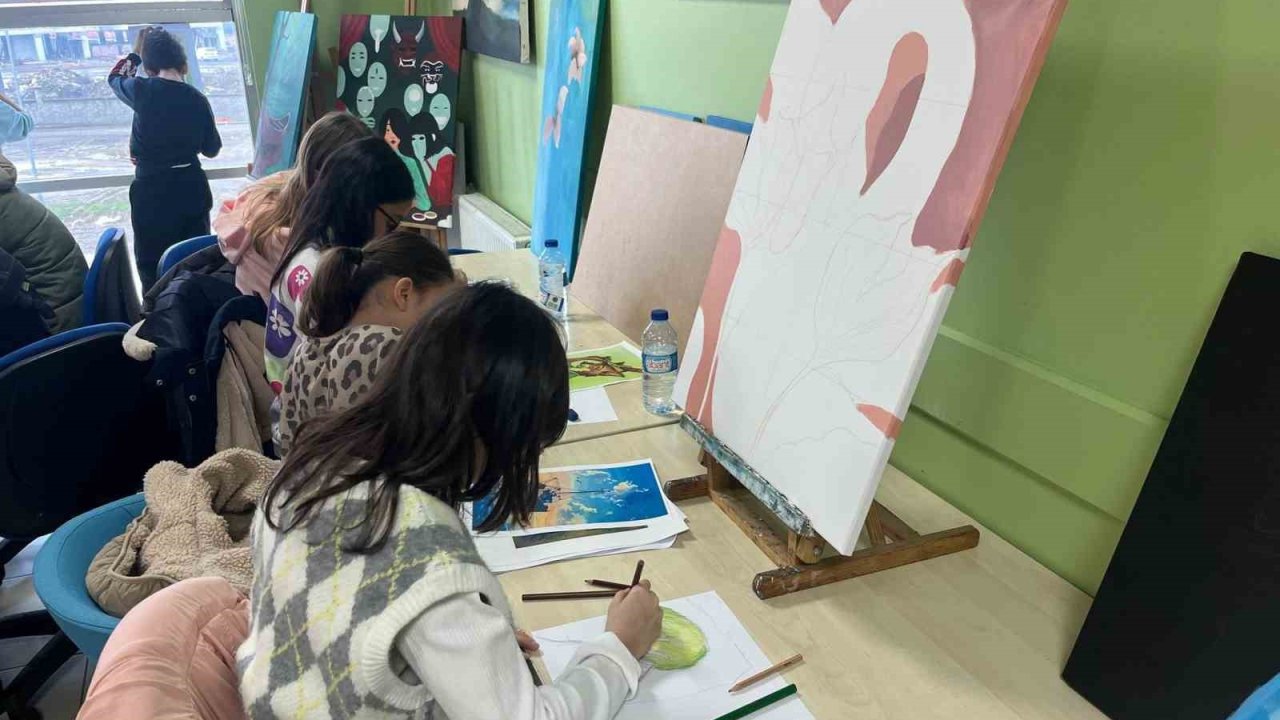 Kış kulübünde resim etkinliği