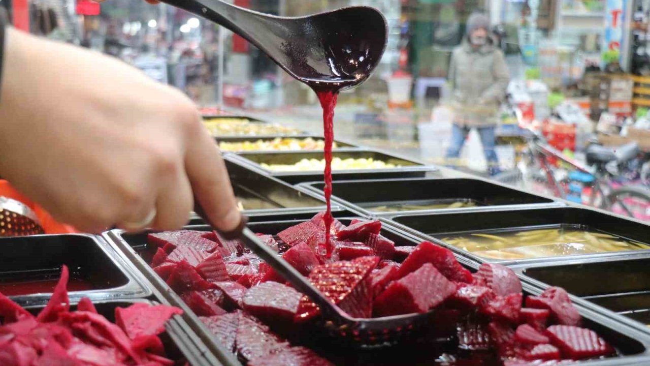 Kış sofralarının renkli lezzeti turşu vatandaştan yoğun ilgi görüyor
