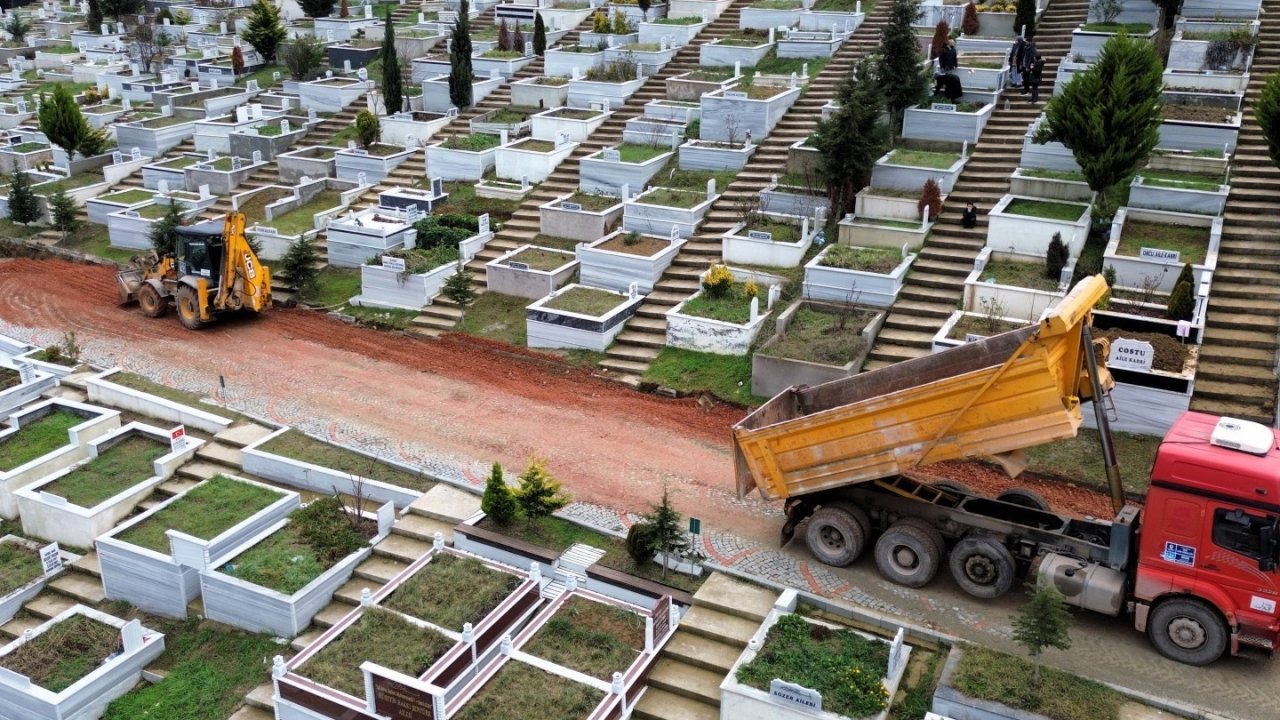 Kocaeli Kent Mezarlığı’nda su hattı yenileme çalışması