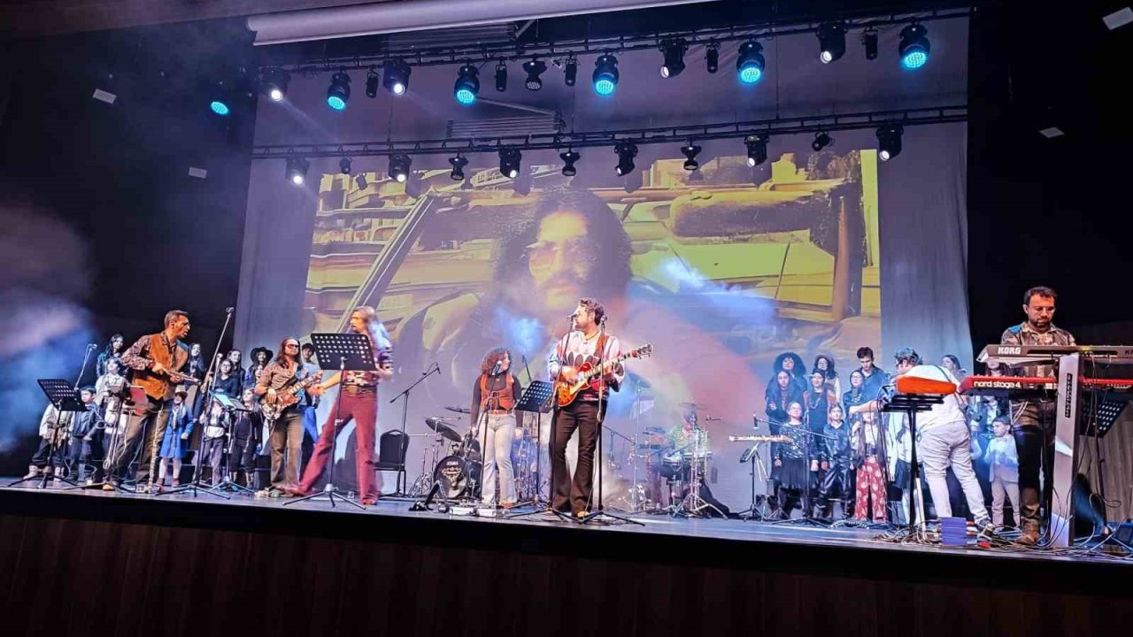 Kocaeli’de öğrenciler Barış Manço şarkılarıyla yarıştı