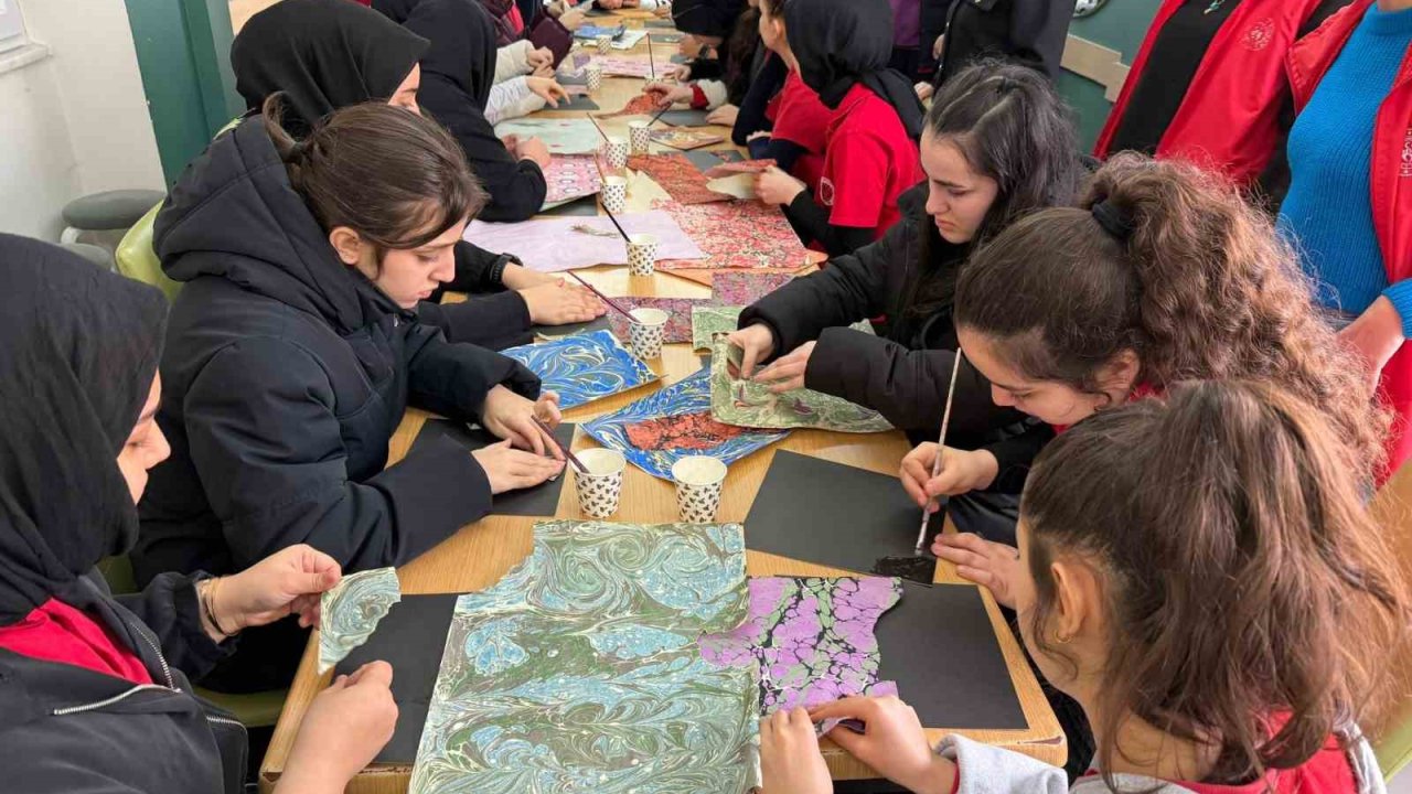 Meslek Lisesi’nde ebru kolajı atölyesi düzenlendi