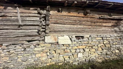 Müze gibi köy: Her duvarlarda tarihi tapınağın taşları var