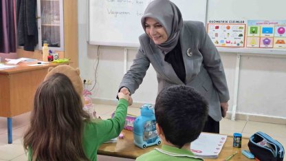 Öğrencilerle bayrak temalı derste buluştu