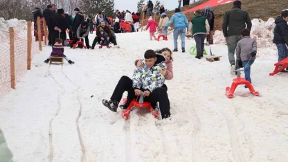 Ordu’nun menderesleri ile ünlü bin 500 rakımlı yaylasında kar festivali