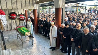 Rize’de 10. kattan düşerek hayatını kaybeden akademisyen son yolculuğuna uğurlandı
