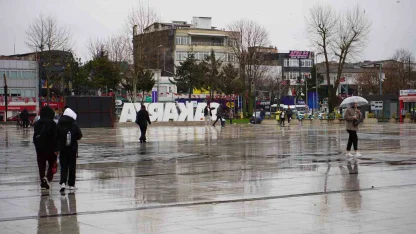 Sakarya’da şehir merkezinde yağmur, yüksek kesimlerde kar etkili oluyor