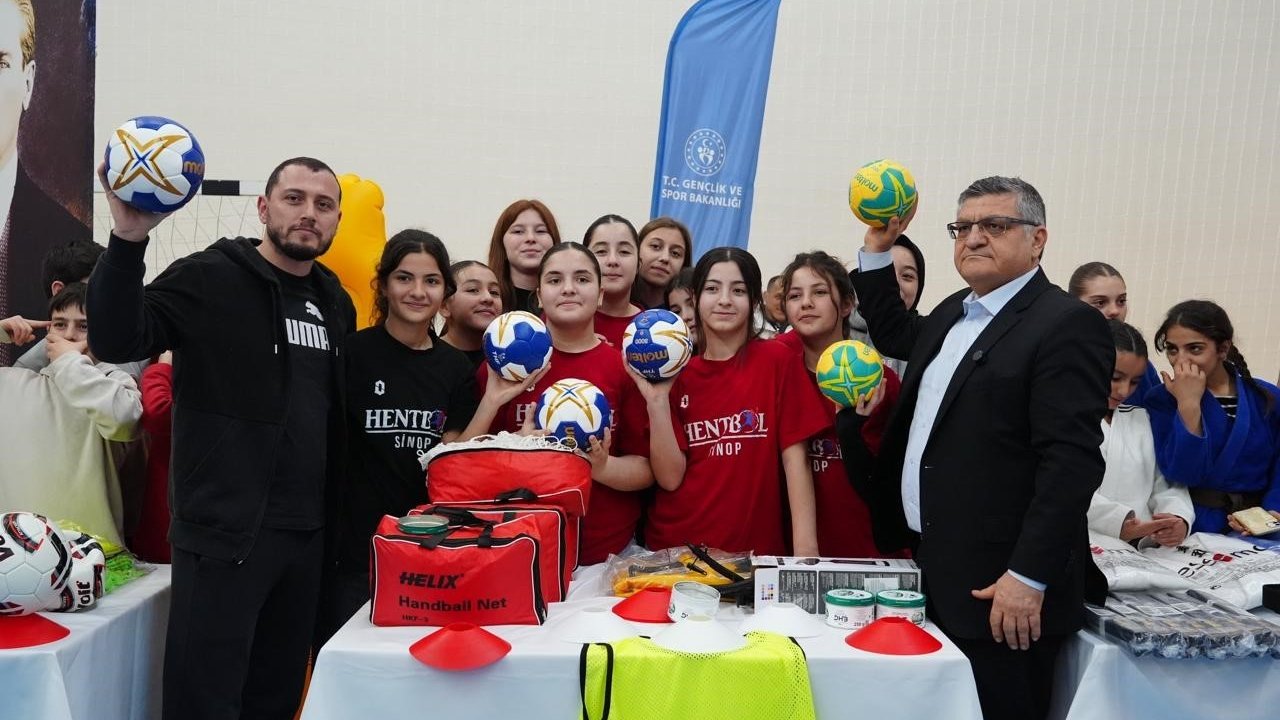 Sinop’ta genç sporculara 10 milyonluk malzeme desteği