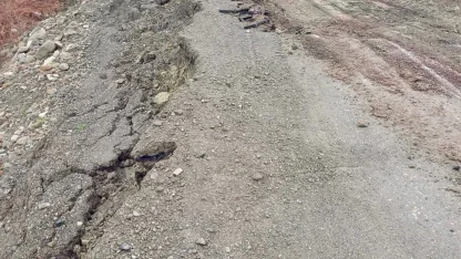 Sinop’ta heyelan sonrası yol ulaşıma açıldı