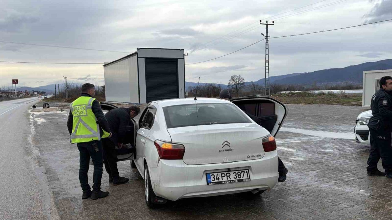 Tokat’ta uygulama noktasında bir araçta kaçak göçmen yakalandı