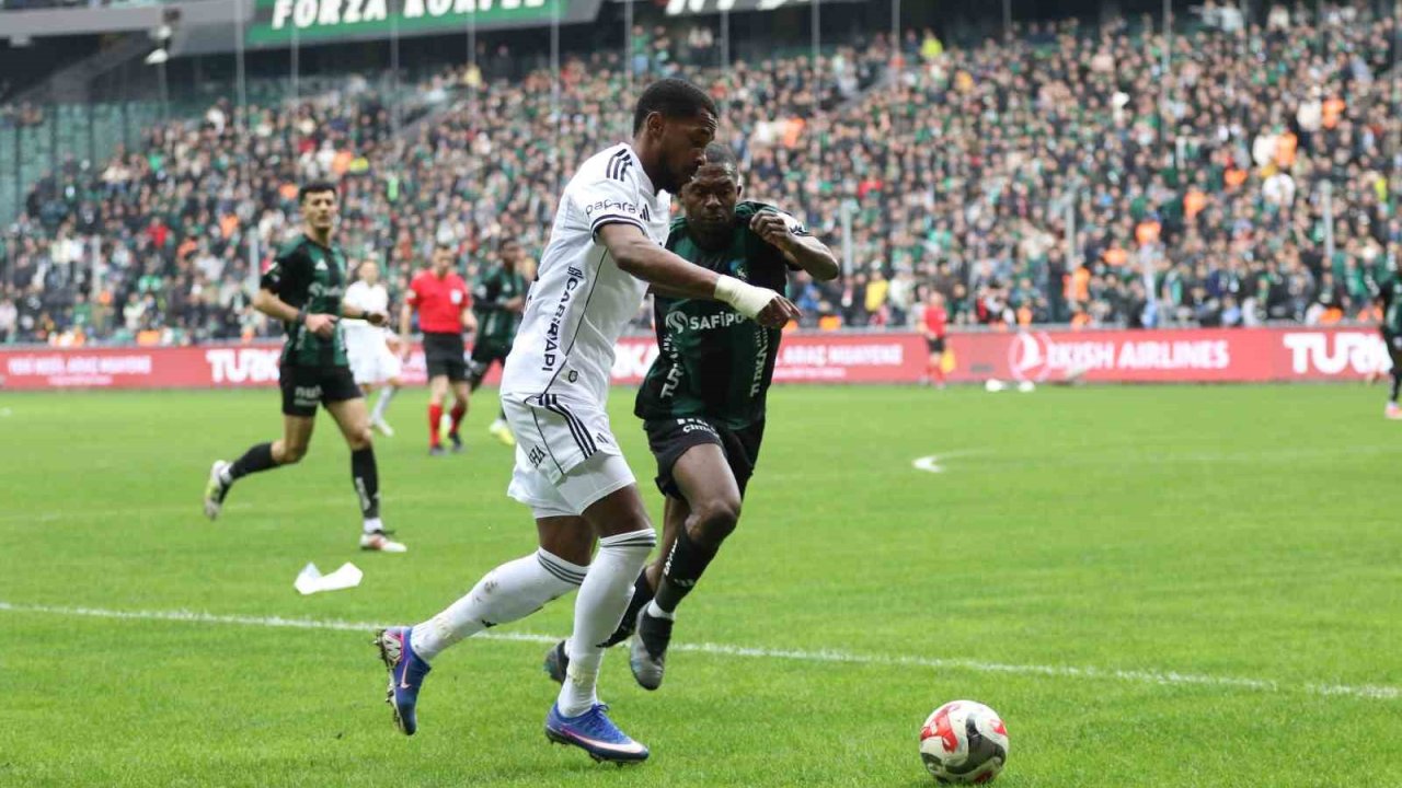 Trendyol Süper Lig: Kocaelispor: 0 - Beşiktaş: 0 (İlk yarı)