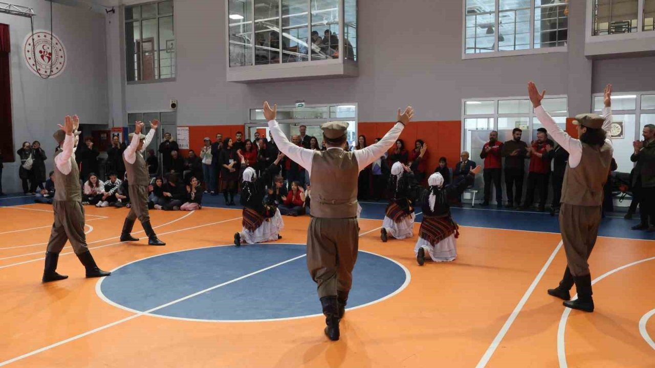 Uluslararası katılımcılar gençlik merkezinde ağırlandı