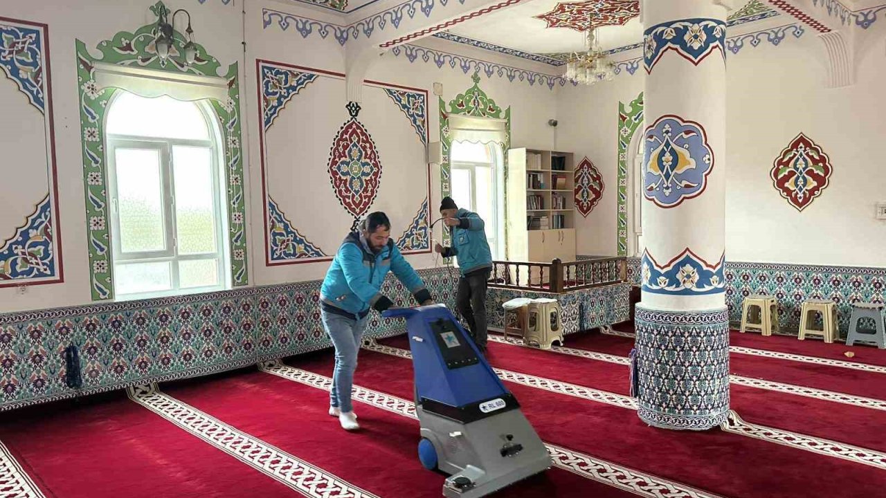 Vezirköprü’de camilerde temizlik çalışması