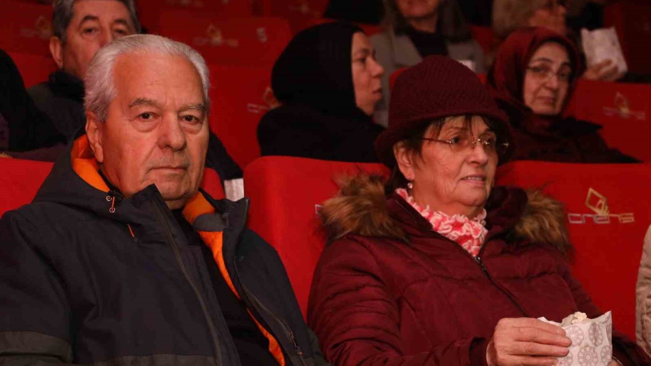 Yarım asırlık çiftler sinemada buluştu