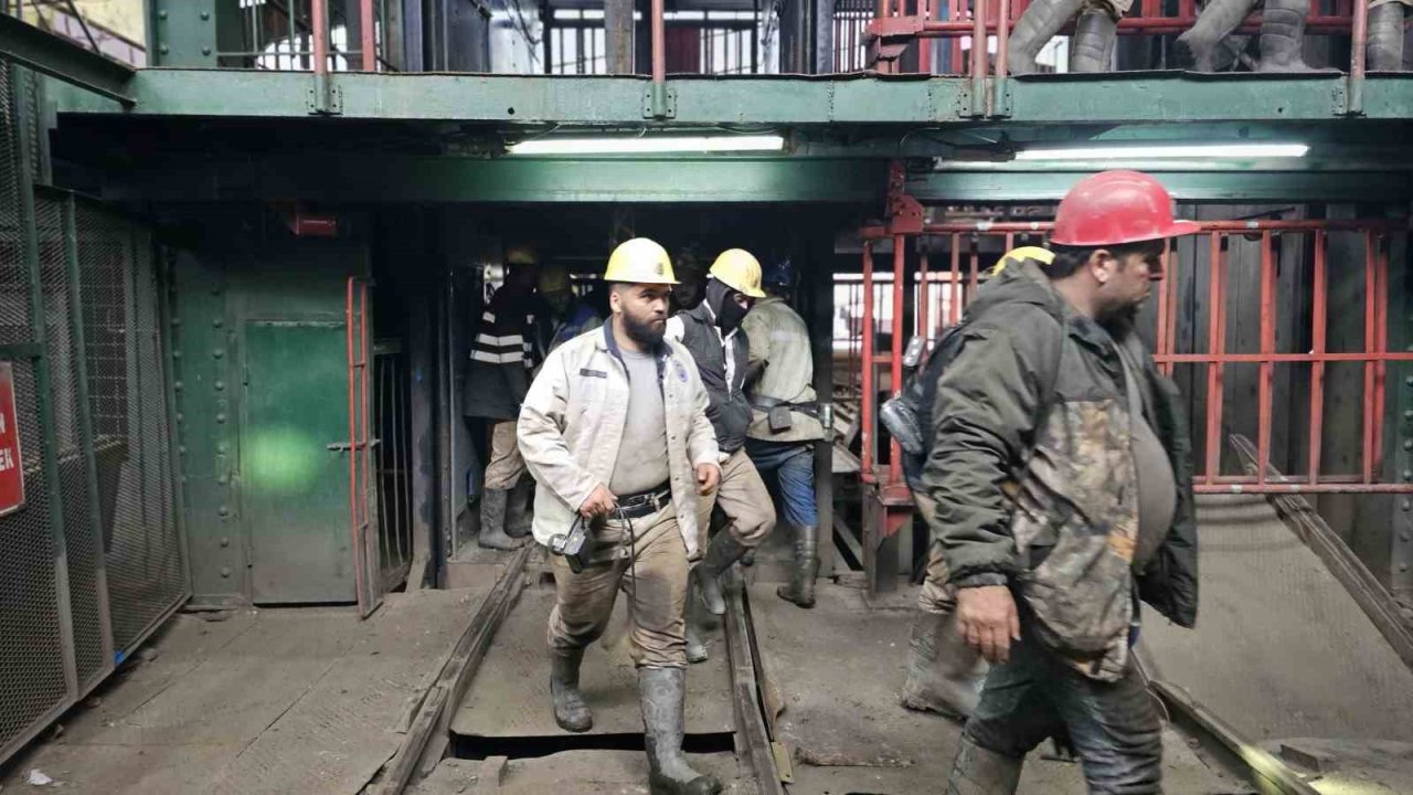 Yerin altındaki tecrübe enkazda hayat oldu