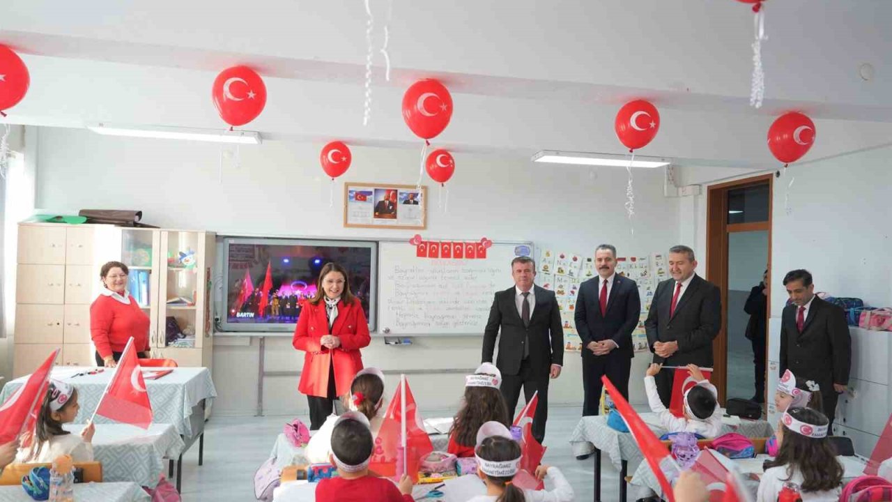 Zonguldak’ta ikinci dönemin ilk dersi ’Bayrak Sevgisi’ oldu