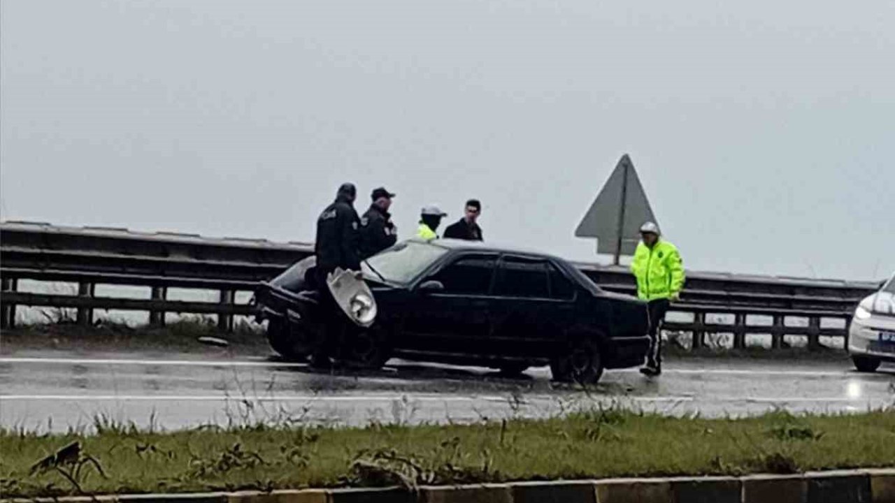 Zonguldak’ta otomobil bariyere çarptı; 1 yaralı