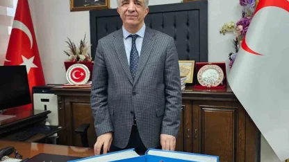 227 bilim insanının katkı sunduğu "Göğüs Cerrahisi" kitabı yayımlandı