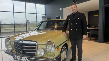 25 bin liraya aldı, 1 milyon lira harcadı: Ordulu klasik tutkunu yarım asırlık aracı fabrikadan çıktığı ilk günkü haline döndürdü
