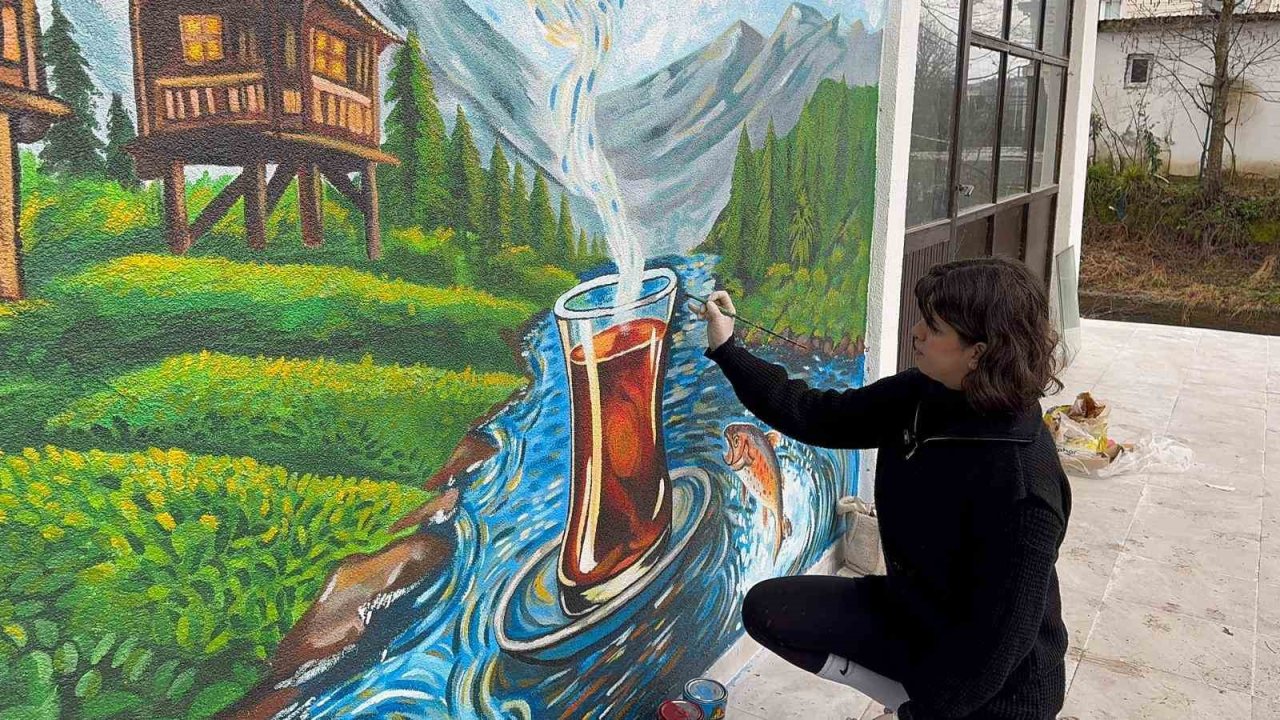 Adana’dan öğrenim için geldiği Rize’yi renklendiriyor