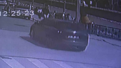 Amasya’da otomobilin çarptığı motosikletli havada takla attı