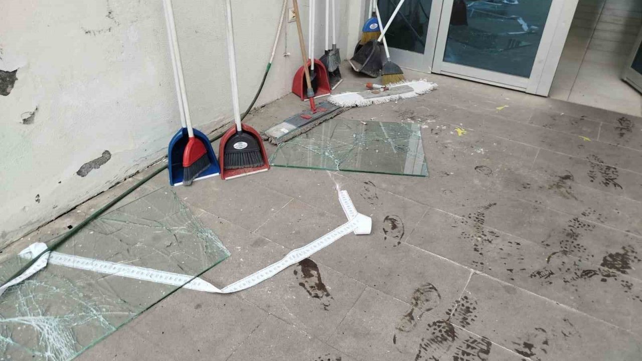 Amatör lig maçında olay çıktı: Musluklar söküldü, camlar kırıldı