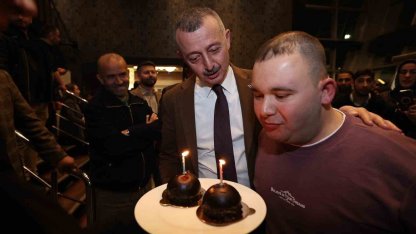 Arif’e iftar sofrasında sürpriz doğum günü