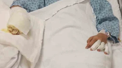 Ateşe benzin döktü, facianın eşiğinden döndü