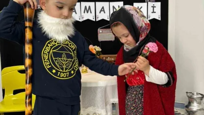 Aydıntepe’de minik öğrenciler Yaşlılar Haftası’nda büyüklerini canlandırdı