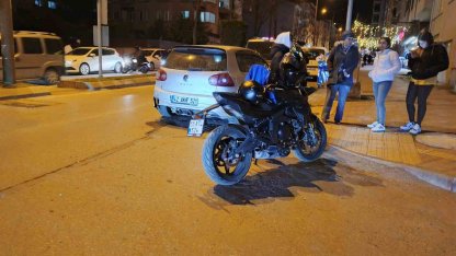 Bafra’da motosiklet otomobile çarptı: 1 yaralı