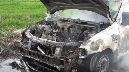 Bafra’da otomobil alevlere teslim oldu