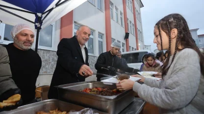 Başkan Sandıkçı, öğrencilerin iftar sevincine ortak oldu