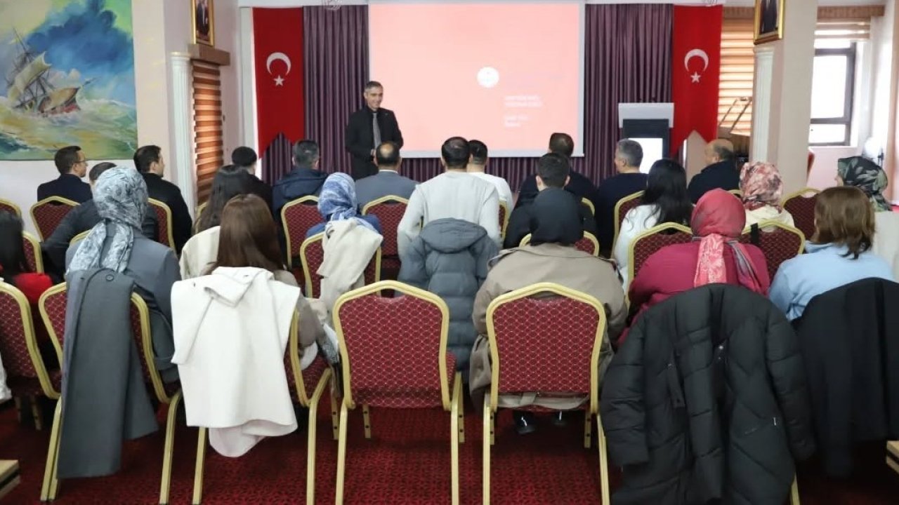 Bayburt’ta aday öğretmenler için uyum semineri başladı