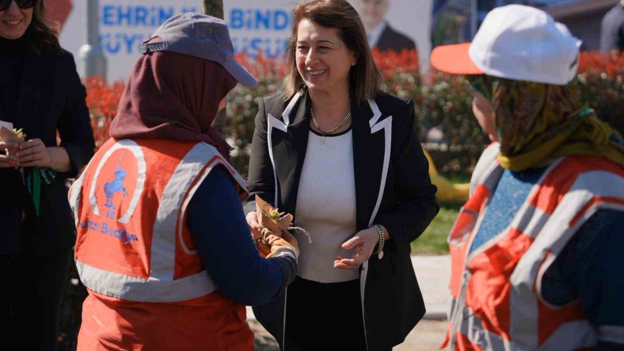 Belediye personellerine kadınlar günü sürprizi