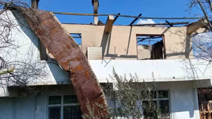 Bolu’da 2 katlı ev alevlere teslim oldu