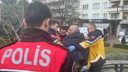 Bolu’da bankta oturan erkeğe sözlü tacizde bulunduğu iddia edilen yaşlı adam darp edildi