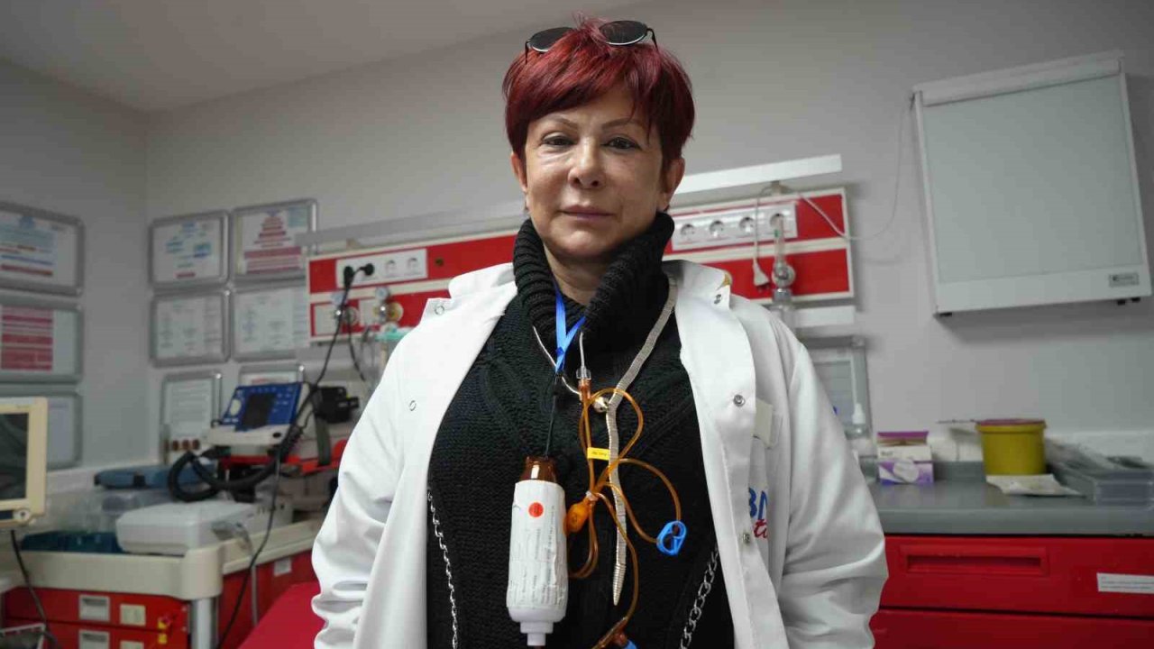 Boynunda kemoterapi, kalbinde meslek aşkı: İki farklı kanser ile mücadele eden hekimin sarsılmaz azmi