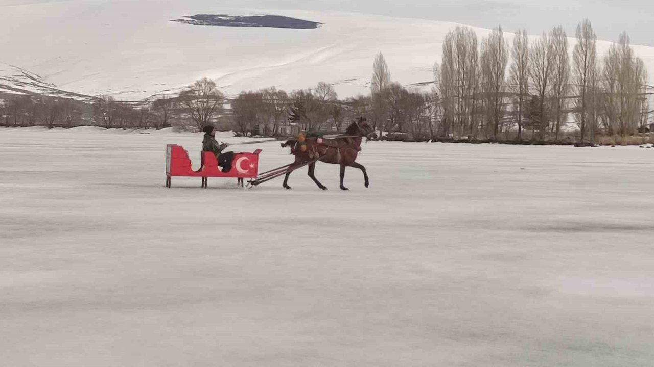 Çıldır Gölü’nde atlı kızak sezonu sona eriyor