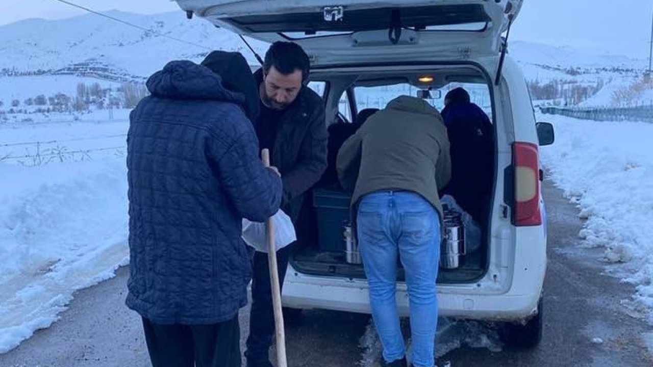 Demirözü’nde vatandaşlara ramazan ayında sıcak yemek ulaştırılıyor