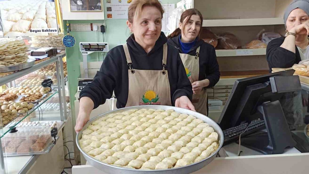 Devrek’in tescilli beyaz baklavası bayram sofralarına hazırlanıyor