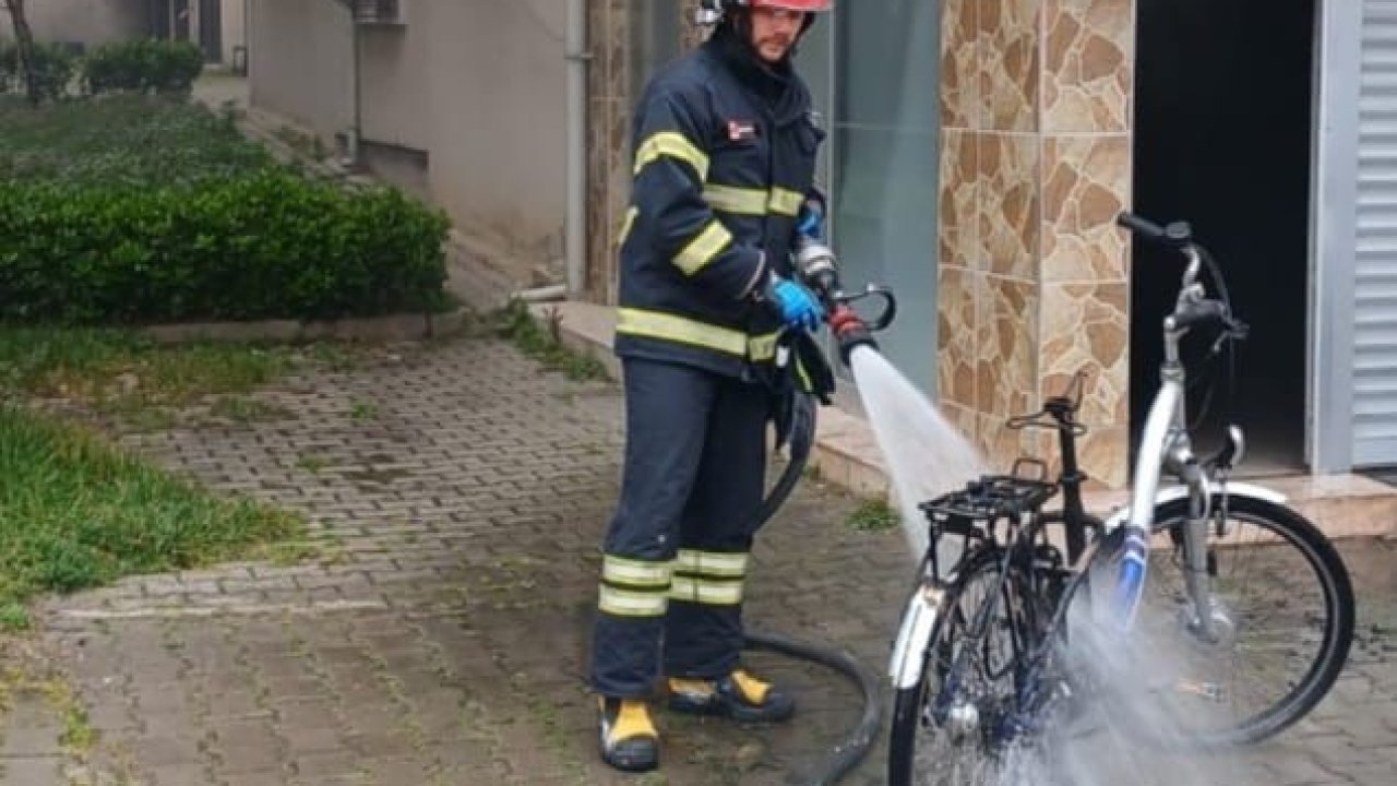 Devrek’te garaja park edilen elektrikli bisiklet yandı