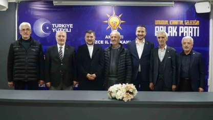 Düzce’de emekli eğitimciler AK Parti’ye katıldı