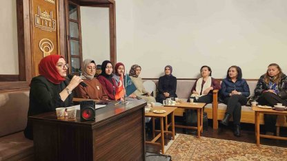 EBB Dil Ve Edebiyat Konağında şiirler, ilahiler ve türküler kadınlar için okundu